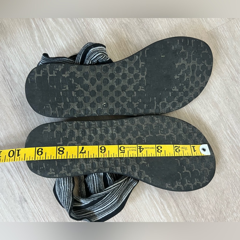 Sanuk Sling Yoga Black Sandal with Striped Wrap Straps - Picture 3 of 4